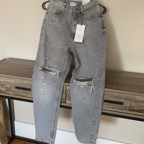 Selling a new Zara classic mom fit high rise jeans - Picture 5 of 6